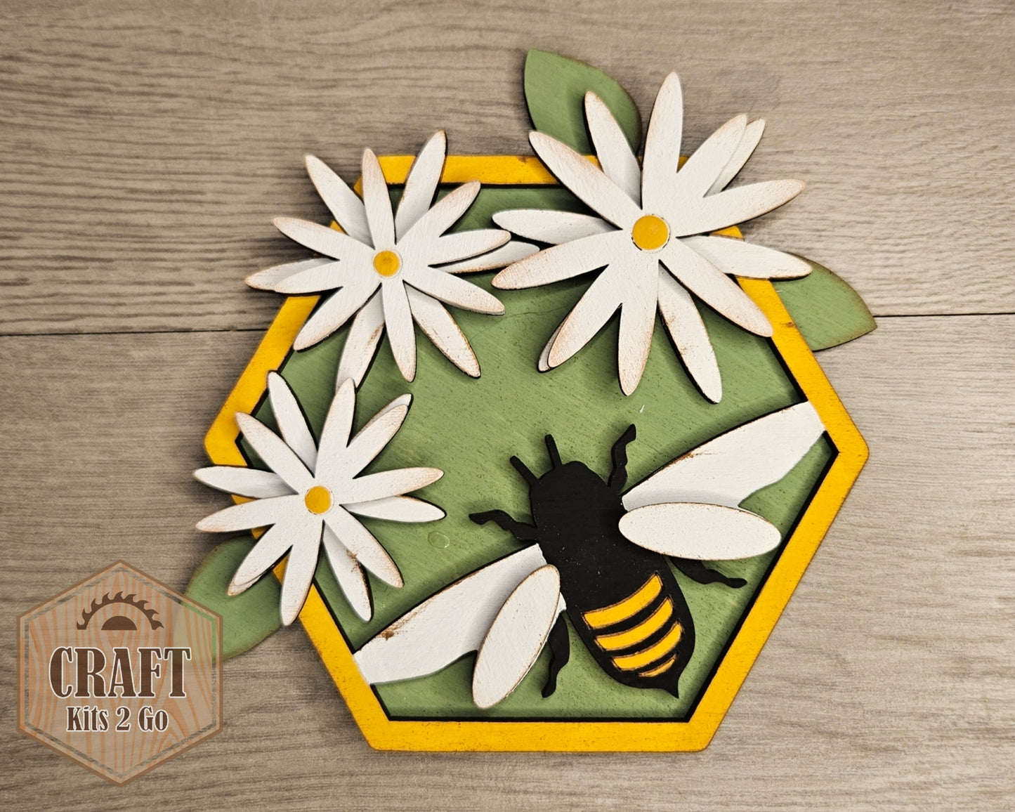 Bee with Daisies | #4794